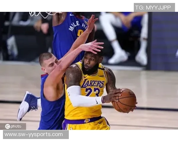 2020年NBA季后赛掘金对湖人首节精彩对决回顾与分析