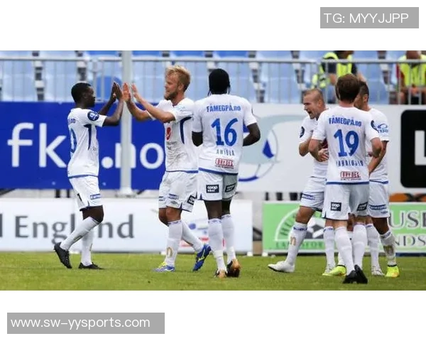 瓦勒伦加与萨尔普斯堡激战正酣双方拼搏展现足球魅力与激情